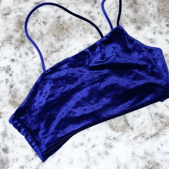 Revolve Superdown Mady Velvet Crop Top - Blue - Picture 5 of 6
